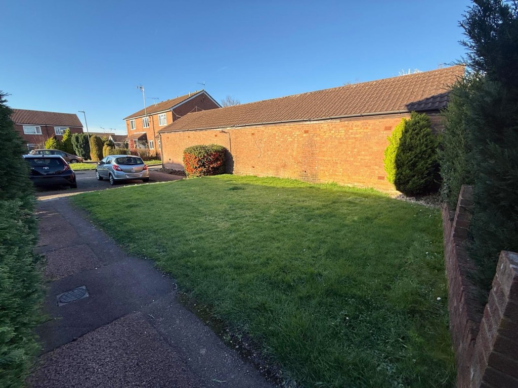 Lot: 69 - PARCELS OF FREEHOLD LAND SITUATED IN A RESIDENTIAL LOCATION - Alternative view of land at Eden Close
